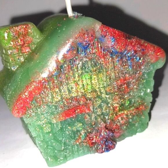 Hand crafted limited edition Gingerbread house candle - Picture 1 of 6